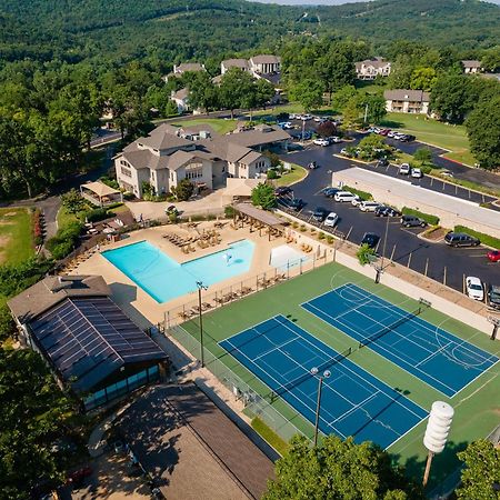 Elegant Lakeside Retreat In Branson Exterior foto